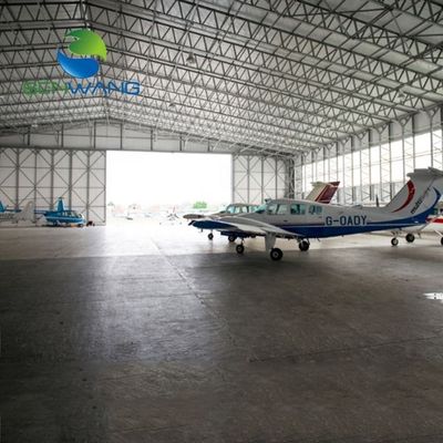 Ατσάλινο hangar αεροσκάφους που προσφέρει μεγάλο καθαρό χώρο και ευέλικτες επιλογές σχεδιασμού για διάφορες αεροπορικές εγκαταστάσεις