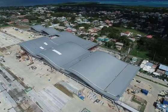 Αποθήκη από χαλύβδινη κατασκευή με γωνιακές διαγώνιες συνδέσεις, στρογγυλές ατσάλινες ράβδους και διαγώνιες συνδέσεις από χαλυβδοσωλήνες για ανθεκτικές λύσεις αποθήκευσης