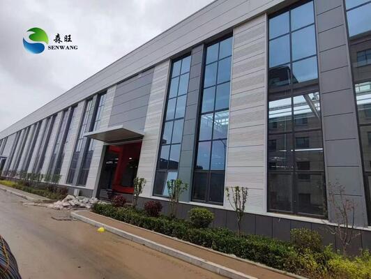 Ανθεκτική αποθήκη χάλυβα με διάρκεια ζωής 50 ετών AWS D1.1 πρότυπο συγκόλλησης και PVC downpipe