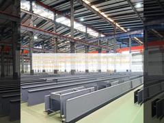 Εργαστήριο μηχανικής χάλυβα υψηλής αντοχής που χρησιμοποιεί κύριο χάλυβα Q235B και άλλα υλικά, ιδανικό για εργασίες μηχανικής βαρέων κατασκευών.